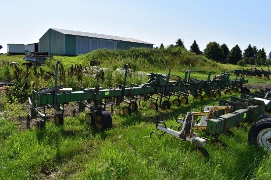 John Deere 85 row crop cultivator 12 row 30" wing fold, 3pt.