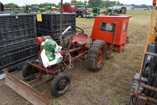 1946 Red-E Tractor, Gas, 3 Speed, 2 Hand Brakes, s