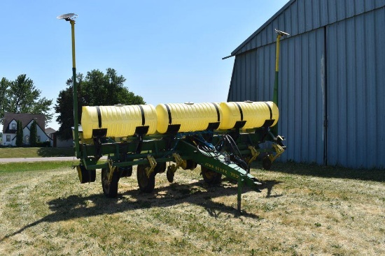 John Deere 7000 Planter 6 Row 30", Corn & Bean Meters, Liquid Fertilizer, (4) 80 Gallon Tanks,