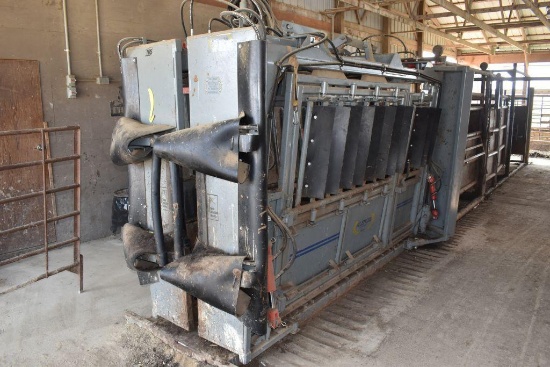 Silencer Model SNEW Hydraulic Cattle Working Chute, Wide Body HD, Extended Length HD,