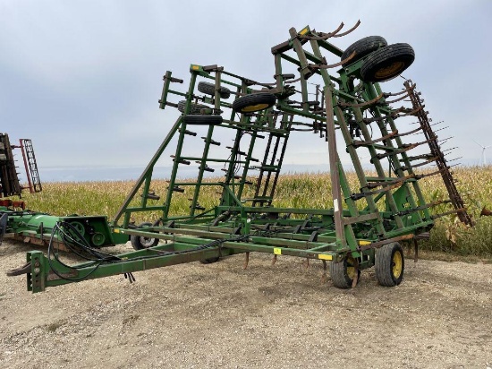 John Deere 960 Field Cultivator, 44.5', 3 Bar Harrow, Gauge Wheels
