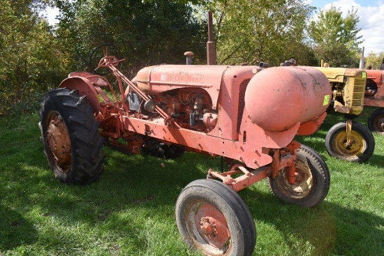 Allis Chalmers WD LP Gas Tractor, W/F, Fenders, 13.6x28 Tires,has not run for some time