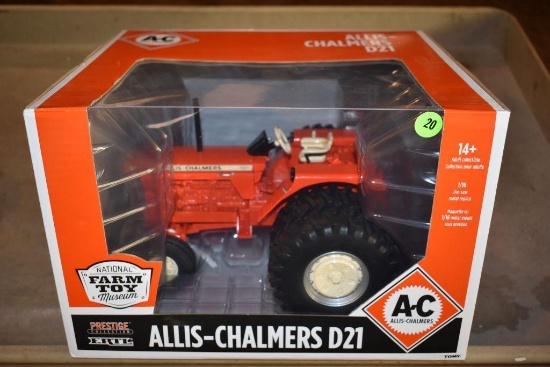 Ertl Allis Chalmers D21 Tractor, National Farm Toy Museum, 1/16 Scale