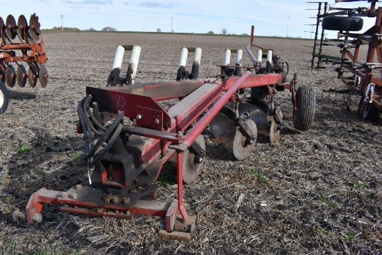 International 720 Automatic Plow, 4 x 18's, Coulters, 2pt., In-Furrow