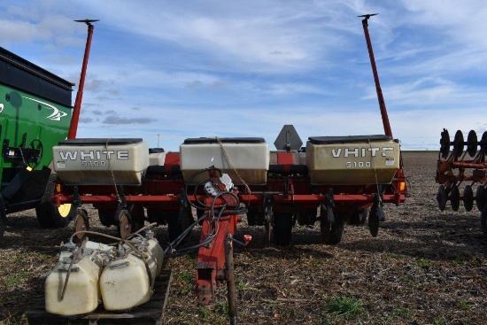 White 5100 Planter, 6 Row 30", Dry Fertilizer, Markers, PTO Pump, Insect Boxes