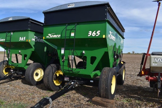 Demco 365 Gravity Flow Wagon On 12 Ton Demco Running Gear, Lights, Rear Light Hookup, Roll Tarp,