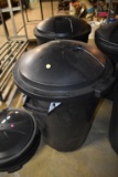 32 Gallon trash can with lid