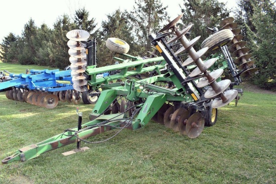 John Deere 630 Tandem Disk, 23.5', 9" Spacings, 3 Bar Coil Tine Harrow, 20" Discs, Walking Tandems