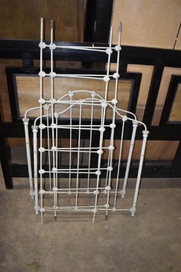 Metal baby crib