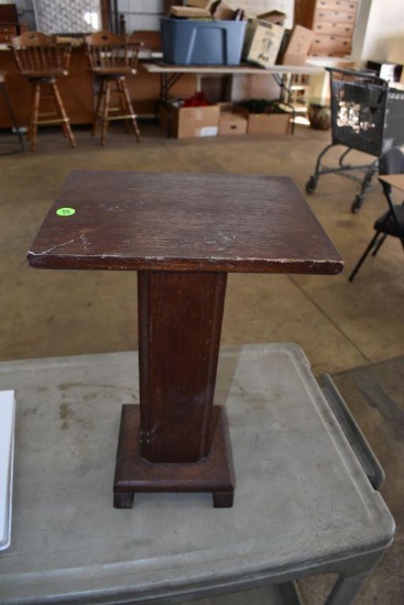Oak fern stand