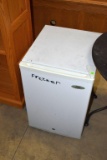 SPT 2.1 cubic ft. upright freezer