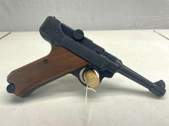 Stoeger Arms Co. Luger Semi Auto Pistol, 22cal. LR, one magazine, SN: 21652