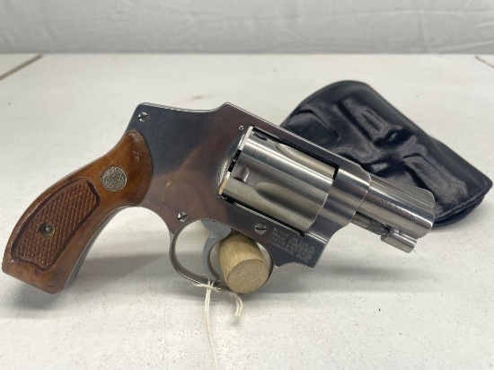 Smith & Wesson Revolver Model 640, Hammerless, 38 S&W Special Cal., 2" Barrel, SN: