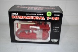 Ertl International T340 crawler, collector edition 1/16 scale in box