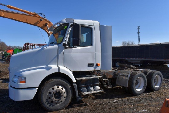 2006 Volvo Day Cab Semi Tractor, D-12, 10 Speed, s