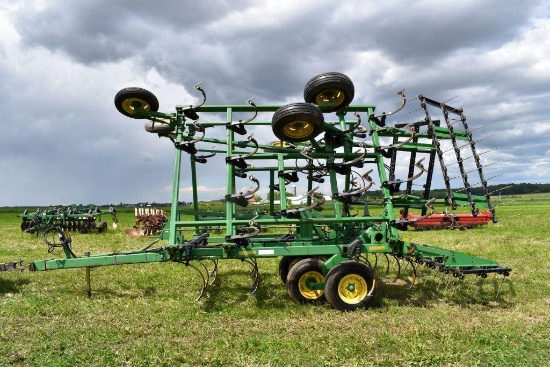 John Deere 980 Field Cultivator, 26.5', Depth Control, 3 Bar Coil Tine Harrow, Gauge Wheels,