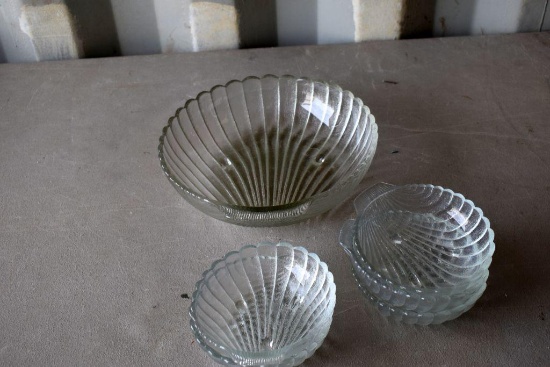 Shell Serving Bowl With 5 Shell Bowls