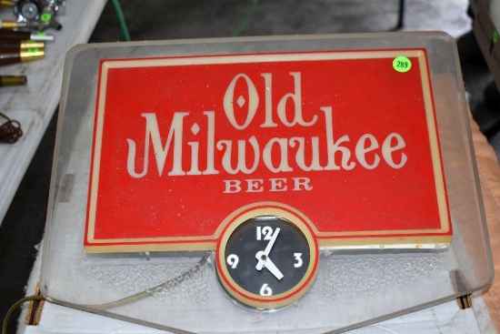 Old Milwaukee Lighted Sign And Clock, Front Piece Needs To Be Reglued, Works