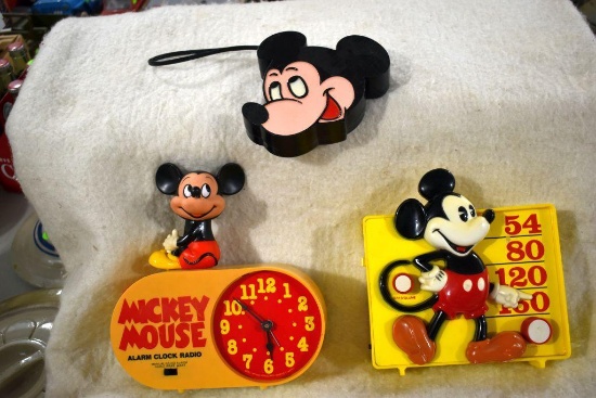 Mickey Mouse Clock, Radios