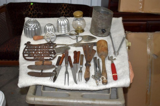 Assorted Kitchen Collectables