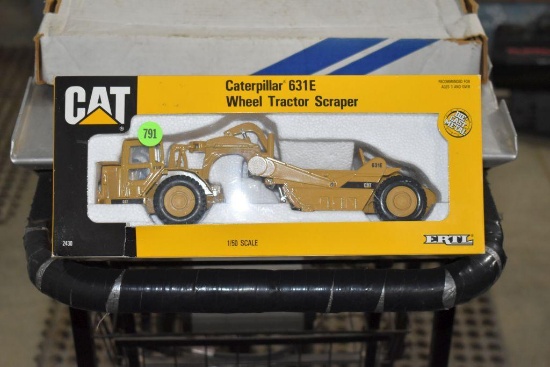 Ertl Caterpillar 631E Wheeled Tractor Scraper 1/50 Scale W/box