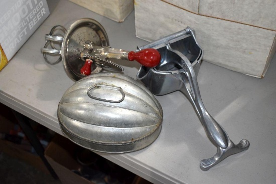 Assorted Kitchen Accessories