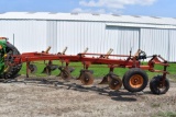 International 720 Plow, 5 x 20's, Coulters, In-Furrow