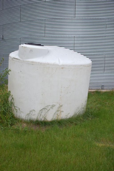 1700 Gallon Vertical Poly Water Tank
