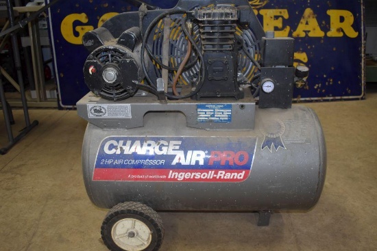Ingersoll-Rand Model IR2E20 20 Gallon Air Compressor, 120V, 2 hp, Missing Hose and Handle