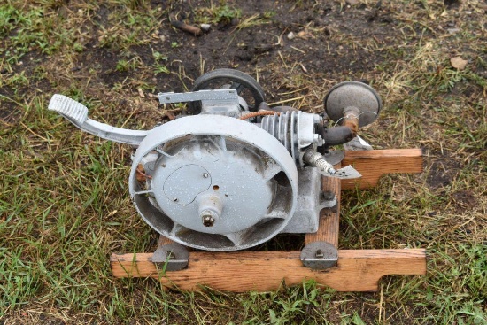 Johnson Motor Company Single Flywheel Kickstart Gas Engine, Motor Free, SN U18651