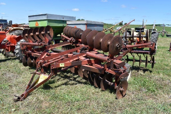 International 470 21' Tandem Disc, Scrapers