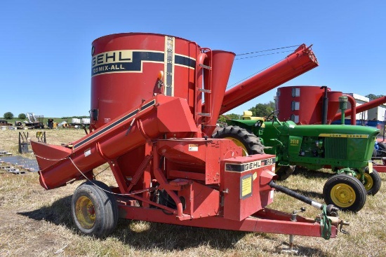 Gehl 125 Mixer Mill, 540 PTO, Long Unload Auger