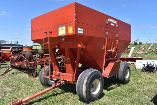 Minnesota 400 Gravity Wagon With MN 14 Ton Runninr