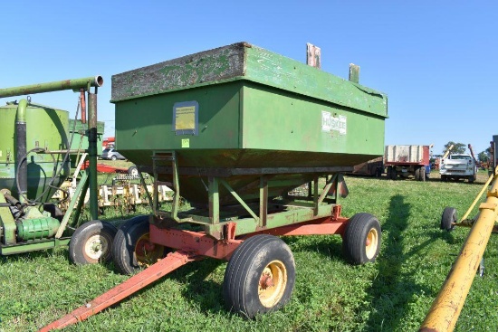 Huskee Model 165 Gravity Wagon with 10 Ton