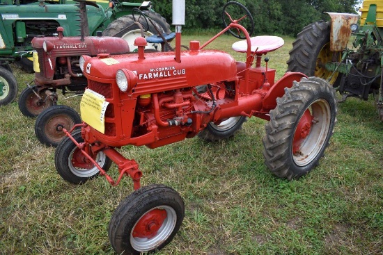 Farmall Cub Tractor W/F, Fenders, Gas, Good Tires8