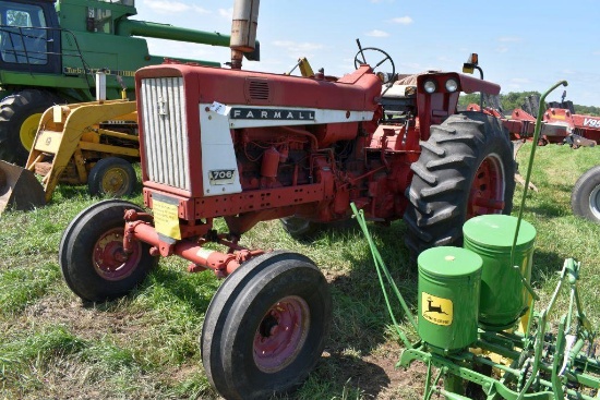 Farmall 706 Gas Tractor, 5033 Hours Showing, WF,