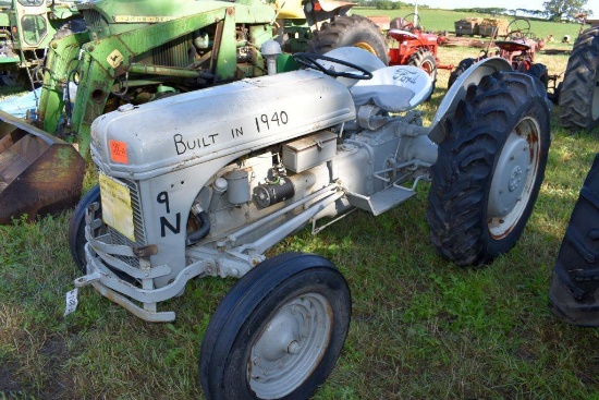 1940 Ford 9N Tractor, W/F, Gas, 3pt., Fenders Rund