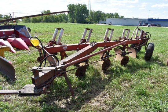 International 710 Plow, 5x18's, Coulters