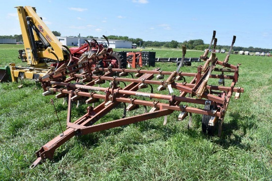 International Vibra Shank 16' Digger, No Cylinder