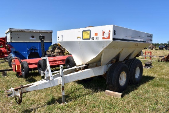 Wilmar 600 Narrow Track Fertilizer Spreader,