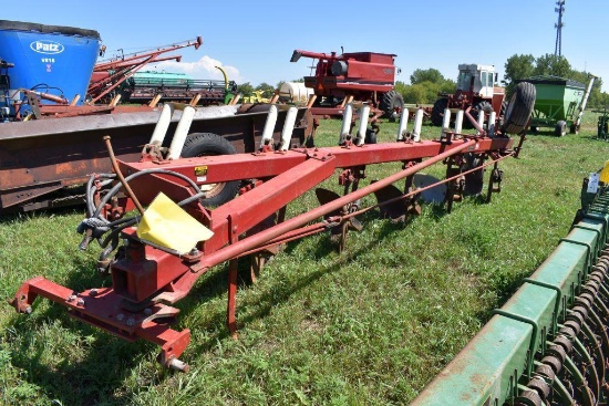 International 720 Plow, 6 x18's, Auto Reset, 3pt.