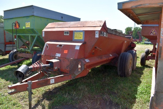 H&S 2602 Manure Spreader, Twin Auger, Variable