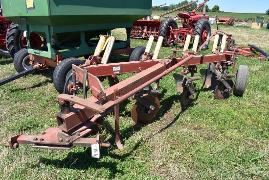 International 710 Moldboard Plow, Auto Reset, 4x18's