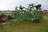 John Deere 980 Field Cultivator, 26.5' 3 Bar Tin1