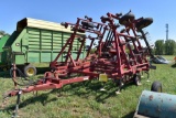 Case IH 4800 Field Cultivator, 28.5', 3 Bar Harro