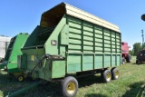 John Deere 716 Chopper Box, 16', 3 Beater, Metal