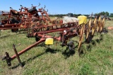 Hesston 12 Wheel V-Rake, Hydraulic Fold