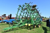 John Deere 980 Field Cultivator, 31.5', 3 Bar Har