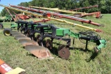 John Deere 2810 5 Bottom Plow, Vari-Width, Coulte