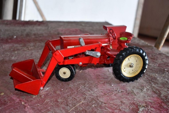 Ertl 656 Scale 1/16 Model tractor With Loader, Broken Fender, No Box, Repaint